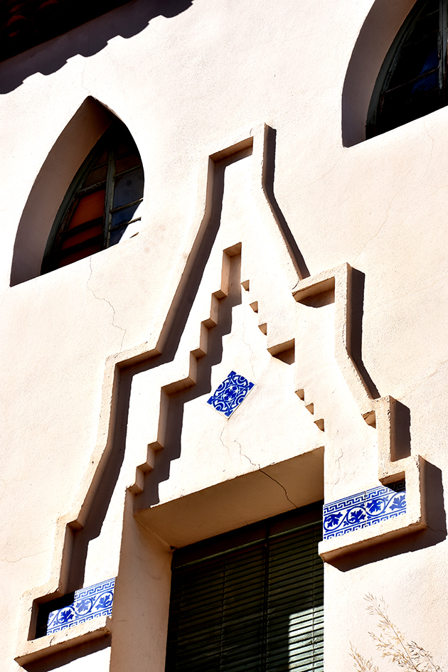 B.- Casa de Pere Geli al carrer Pi i Margall de Figueres