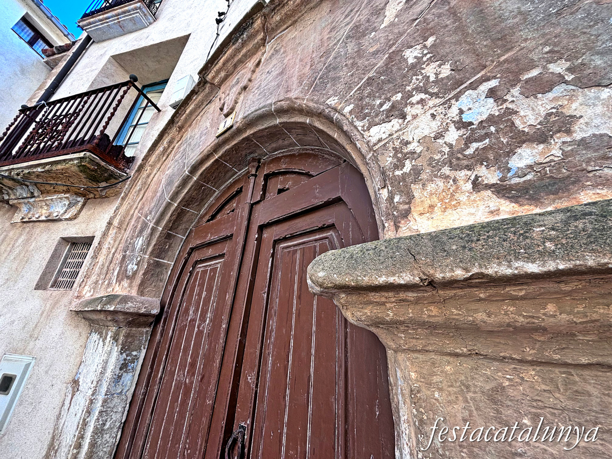 Prat de Comte - Nucli Històric - Ca la Plaça al carrer Major 