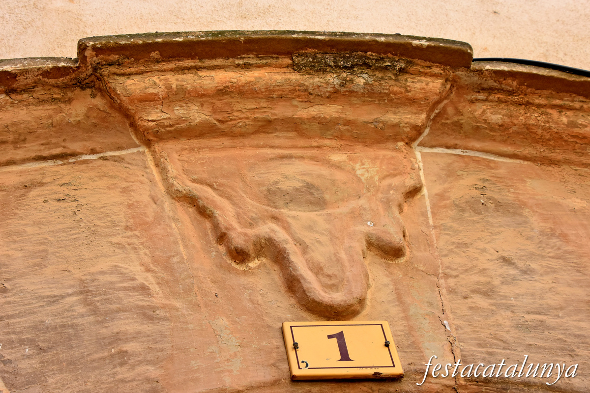 Prat de Comte - Nucli Històric - Ca la Plaça al carrer Major 
