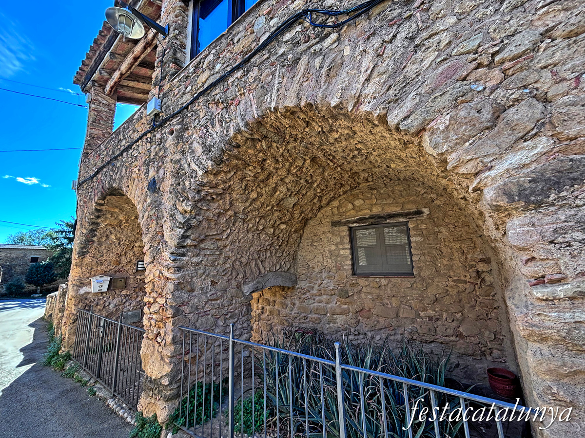 Llampaies - Can Selleres o can Baró 