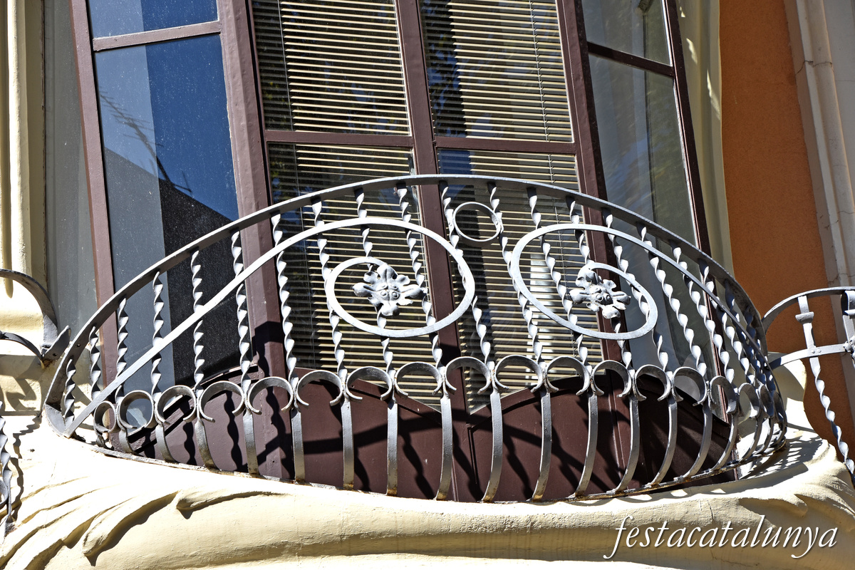 Figueres - Casa Jiménez a la Plaça de la Palmera