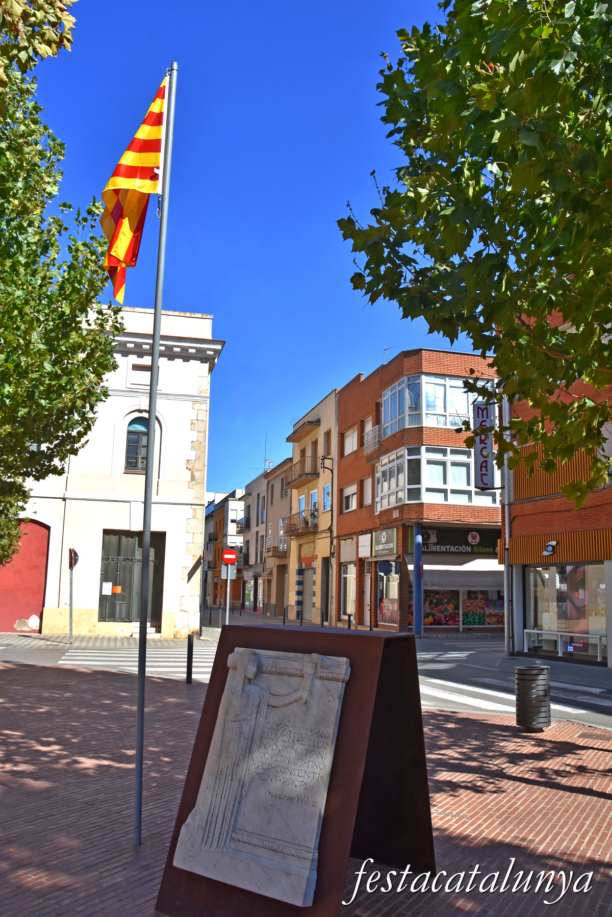 Figueres - Monument als Drets dels Pobles