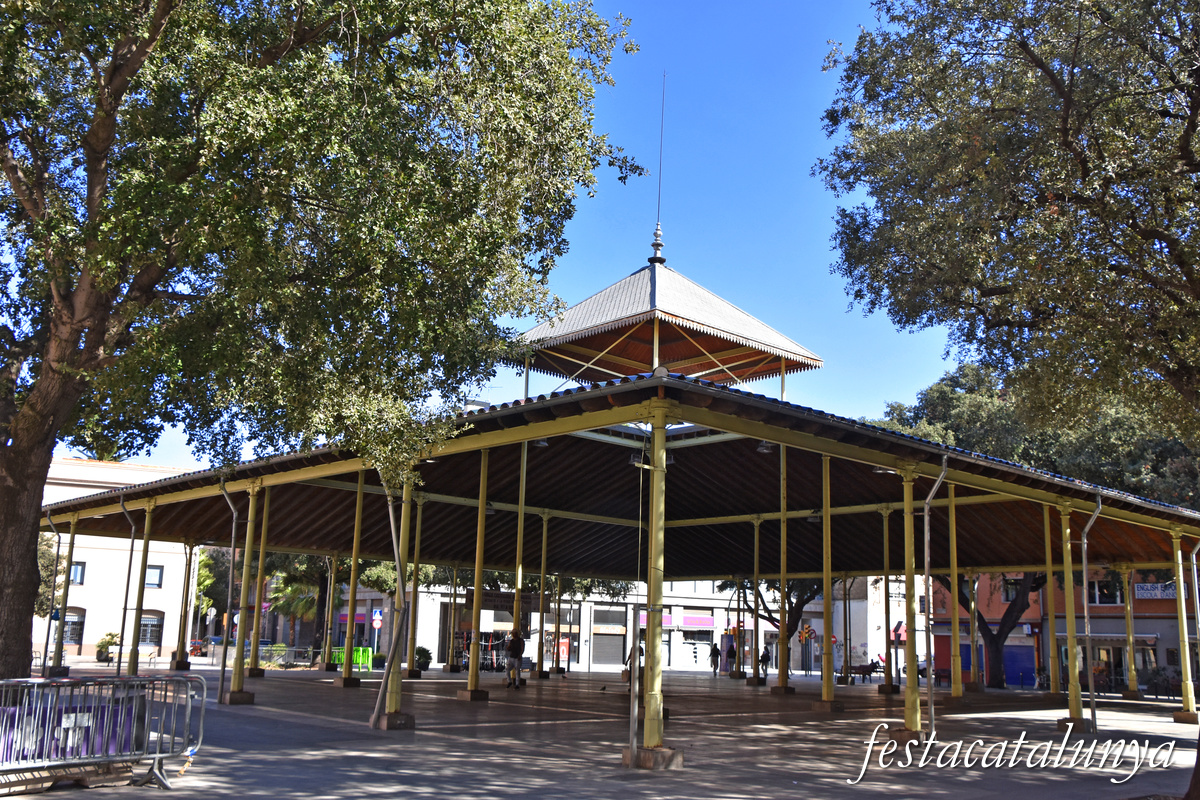 Figueres - Porxo de la Plaça del Gra