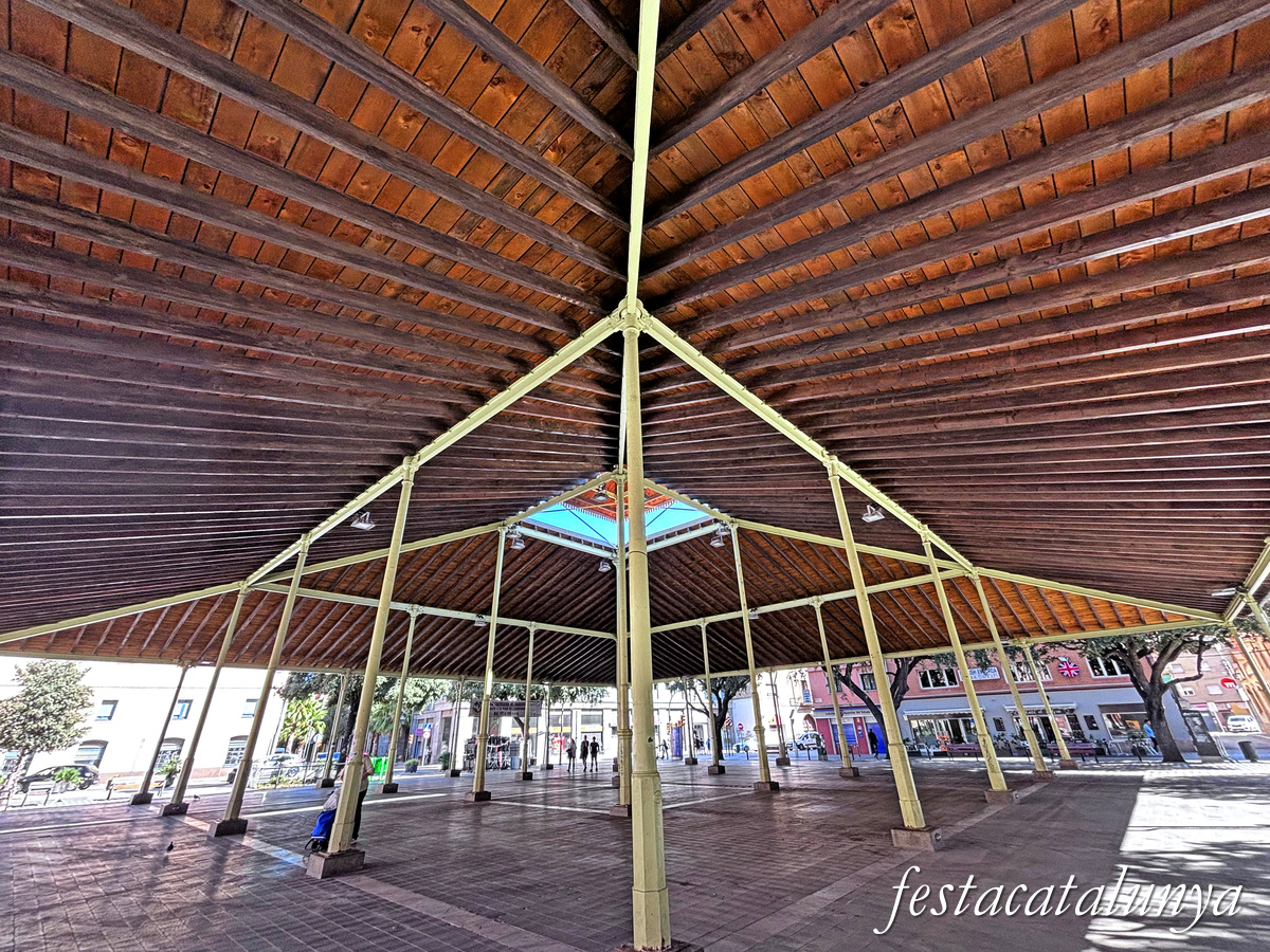 Figueres - Porxo de la Plaça del Gra