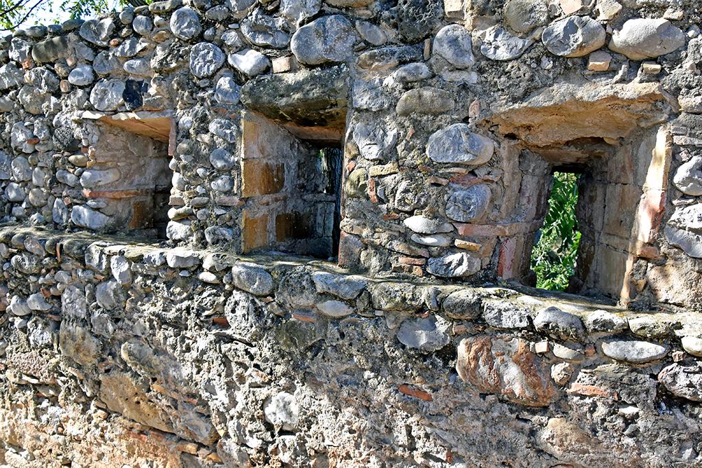 Muralles i castell de Bàscara