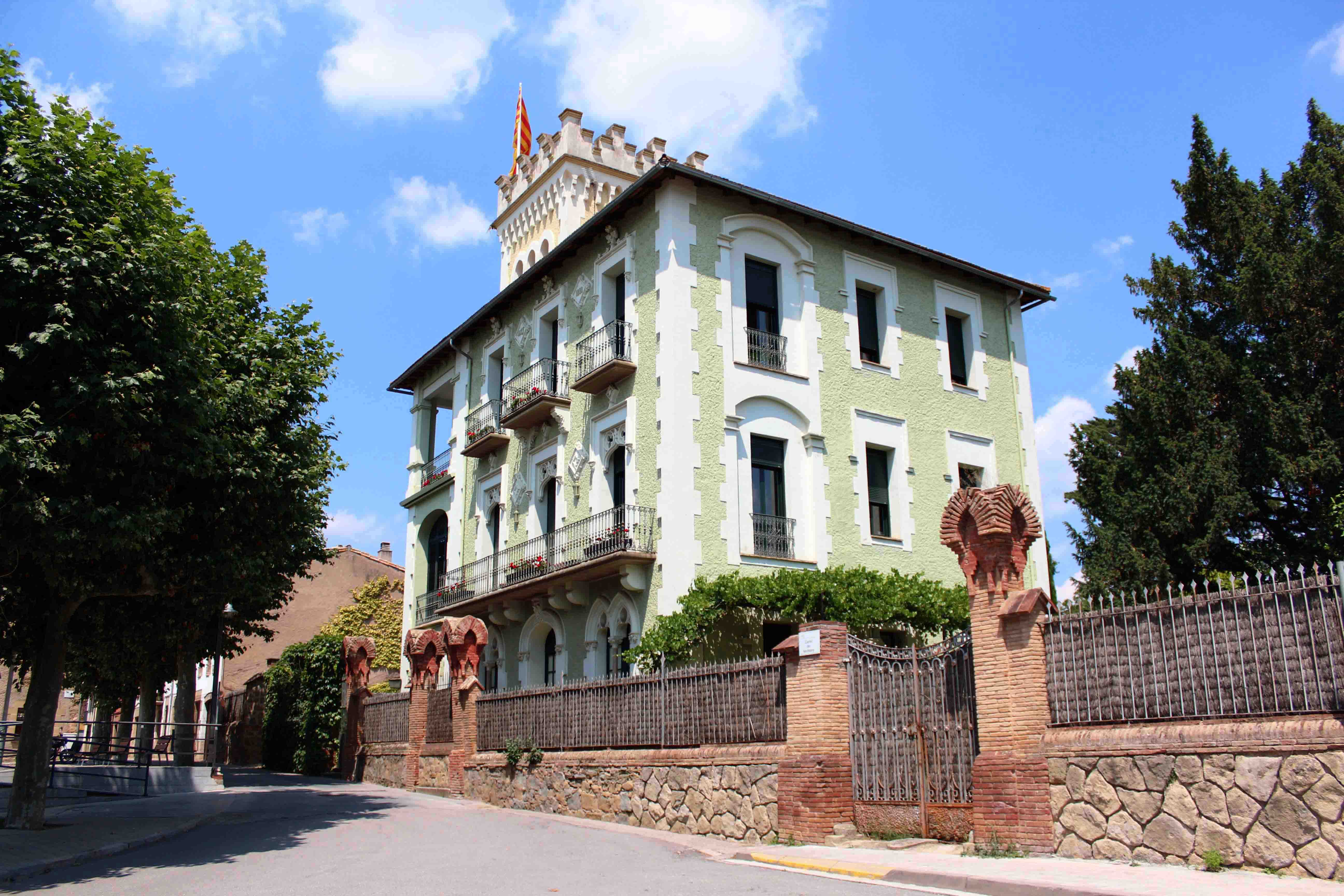 Descobreix l'audioguia de la Ruta de Miquel Pallàs i de l'arquitectura de l'Estiueig a Sant Julià de Vilatorta
