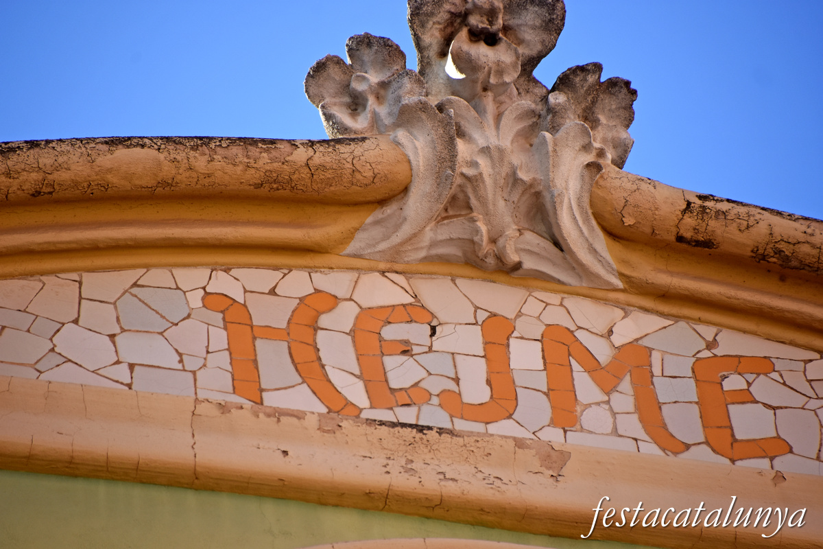 Figueres - Casa Roda o Hejme