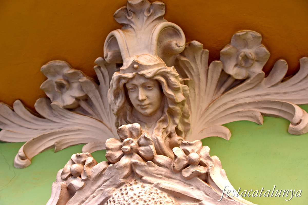 Figueres - Casa Roda o Hejme