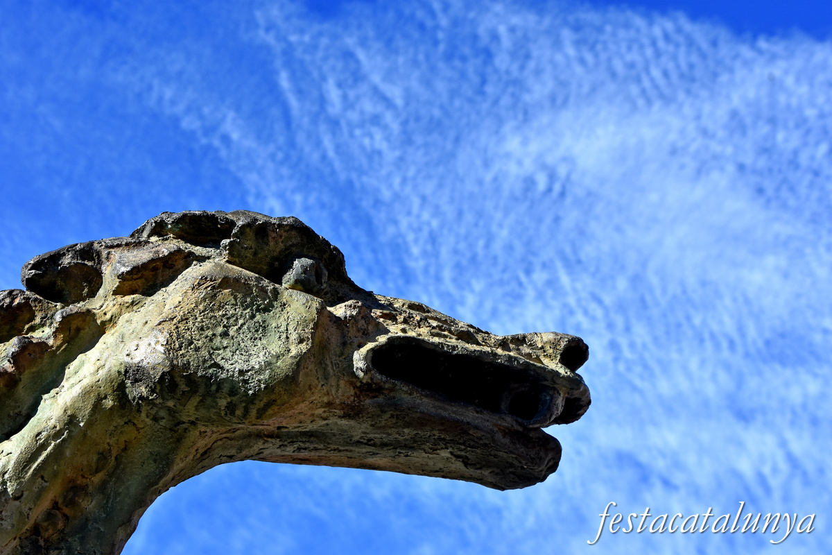 Figueres - Plaça Catalunya - Escultura Sant Jordi i el Drac