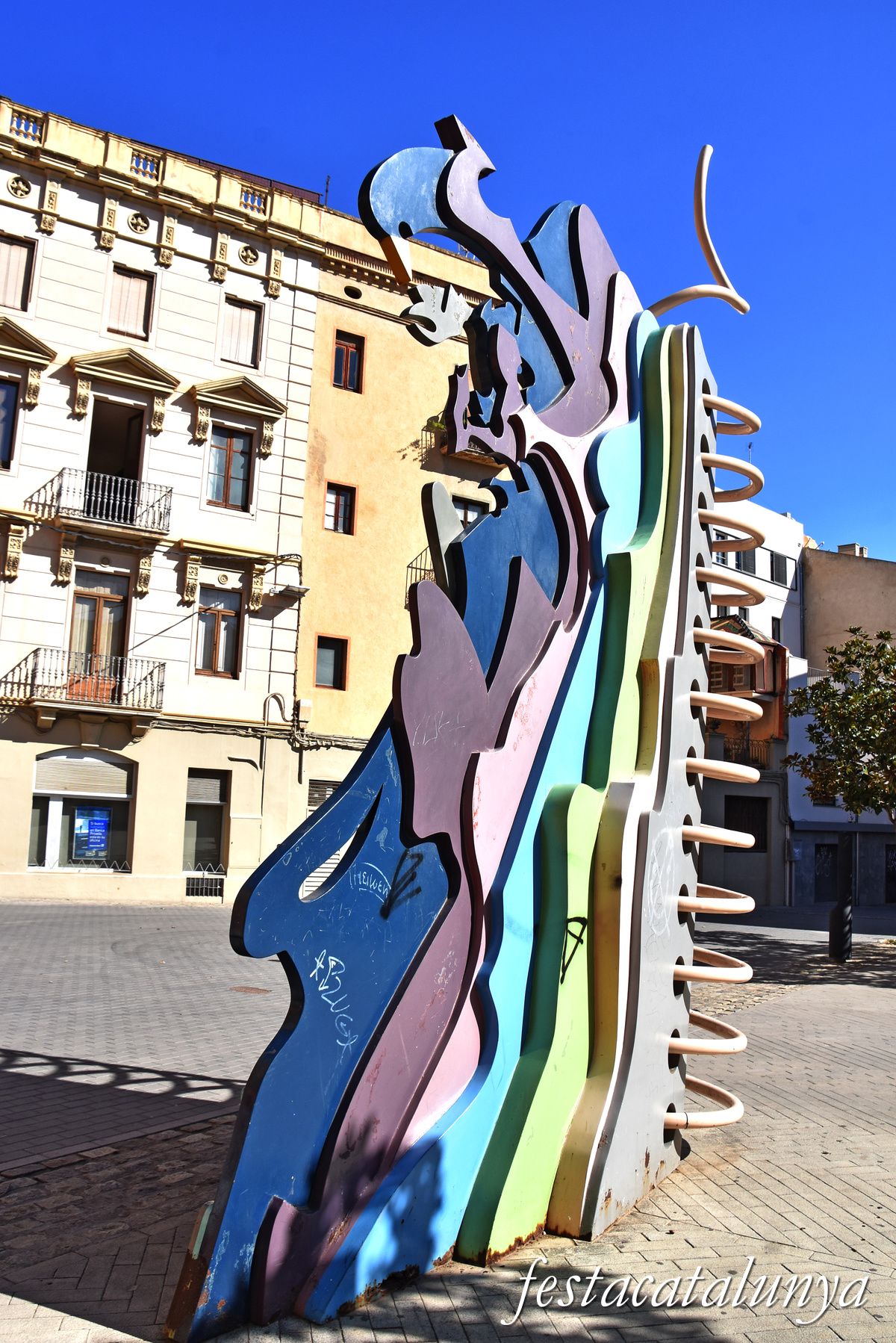 Figueres - Monument homenatge a Josep Pla