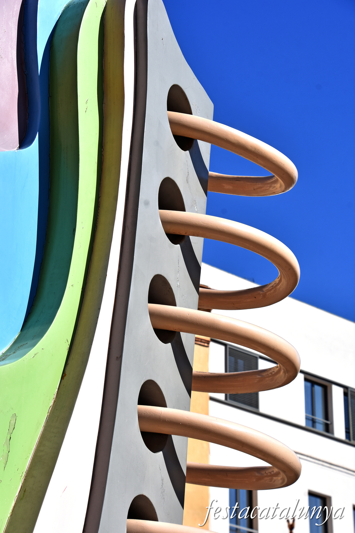 Figueres - Monument homenatge a Josep Pla 