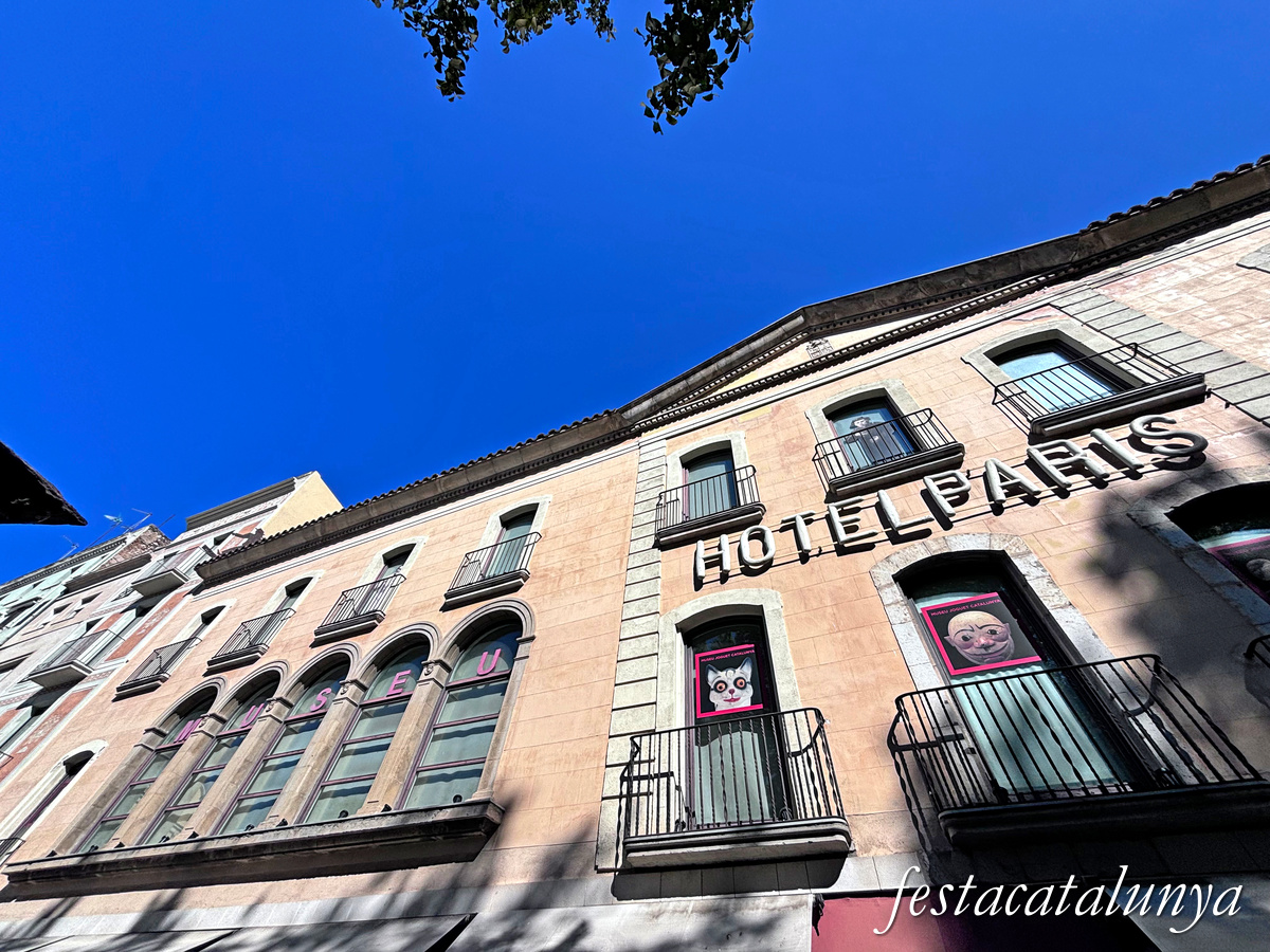 Figueres - Casa Terradas, antic Gran Hotel Paris i actual Museu del Joguet 