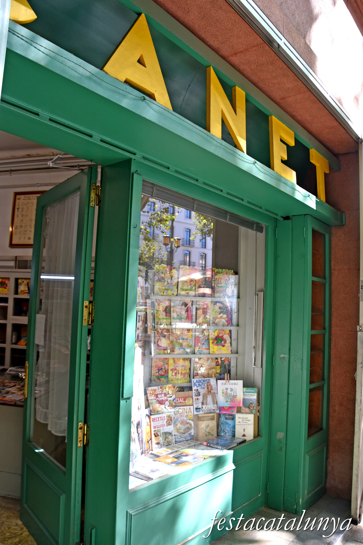 Figueres - Llibreria Canet, antiga casa Cordomí 