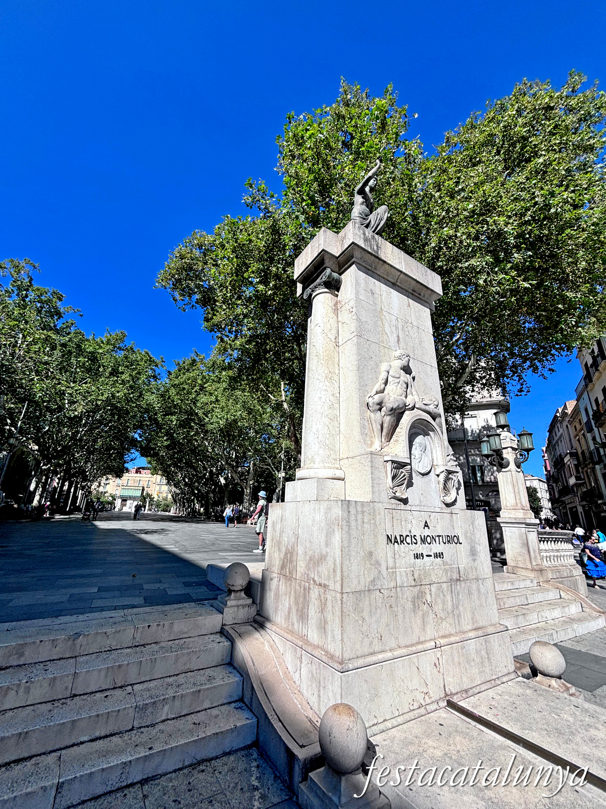 Figueres - Monument a Narcís Monturiol 