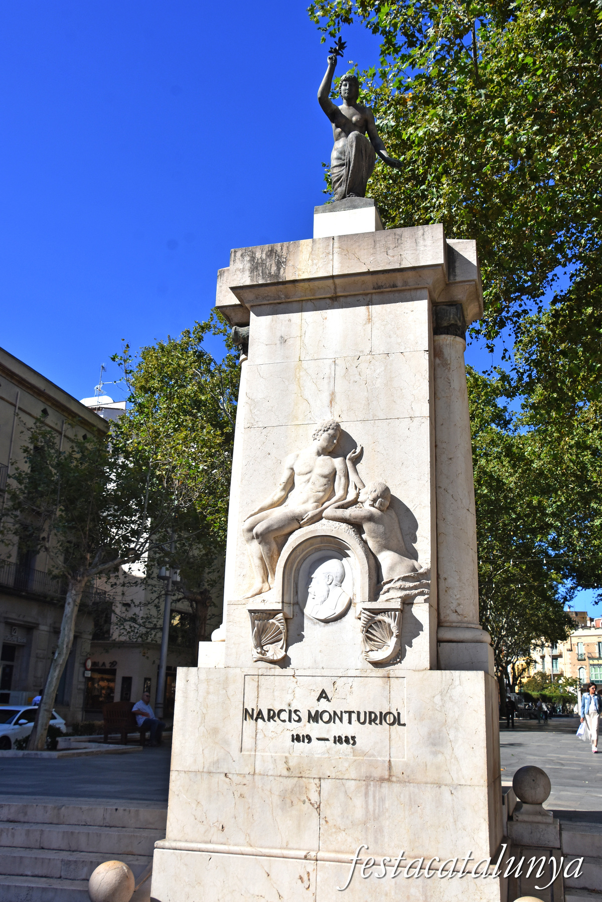 Figueres - Monument a Narcís Monturiol 
