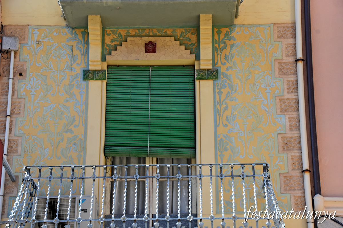 B.- Casa Cruañas de Figueres