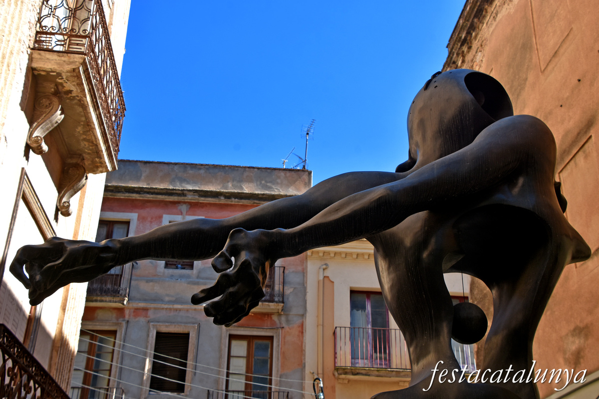 Figueres - Homenatge a Newton