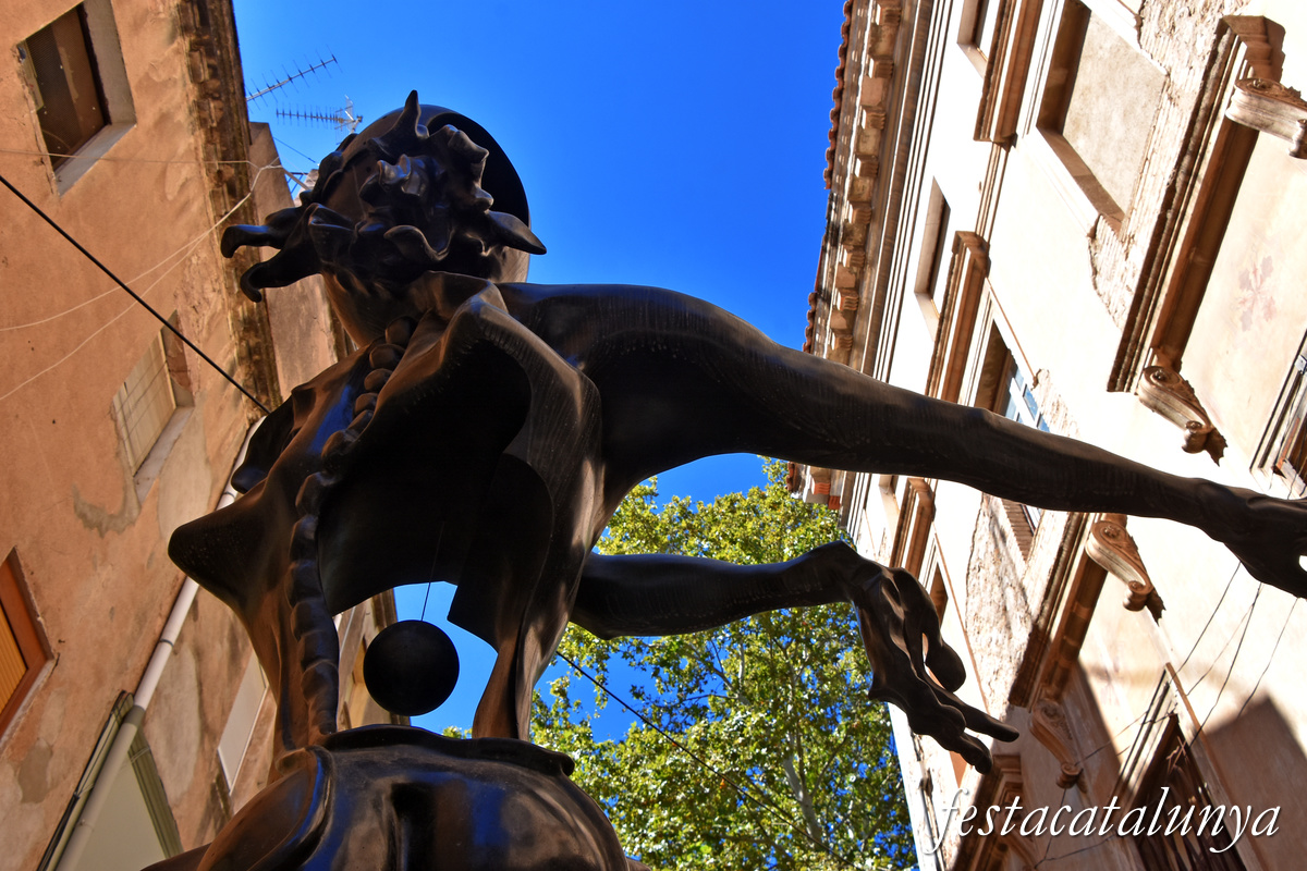 Figueres - Homenatge a Newton