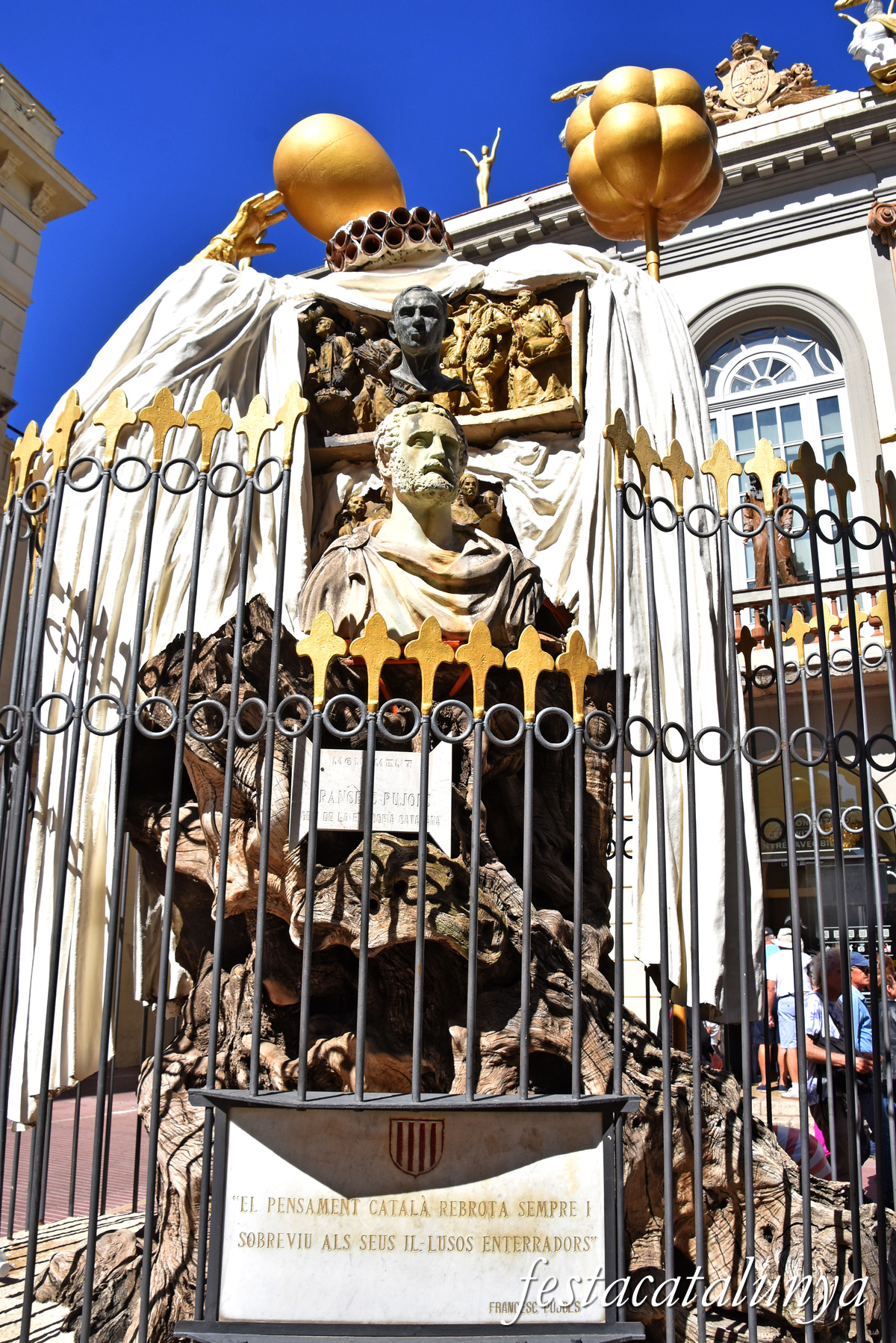 Figueres - Monument a Francesc Pujols