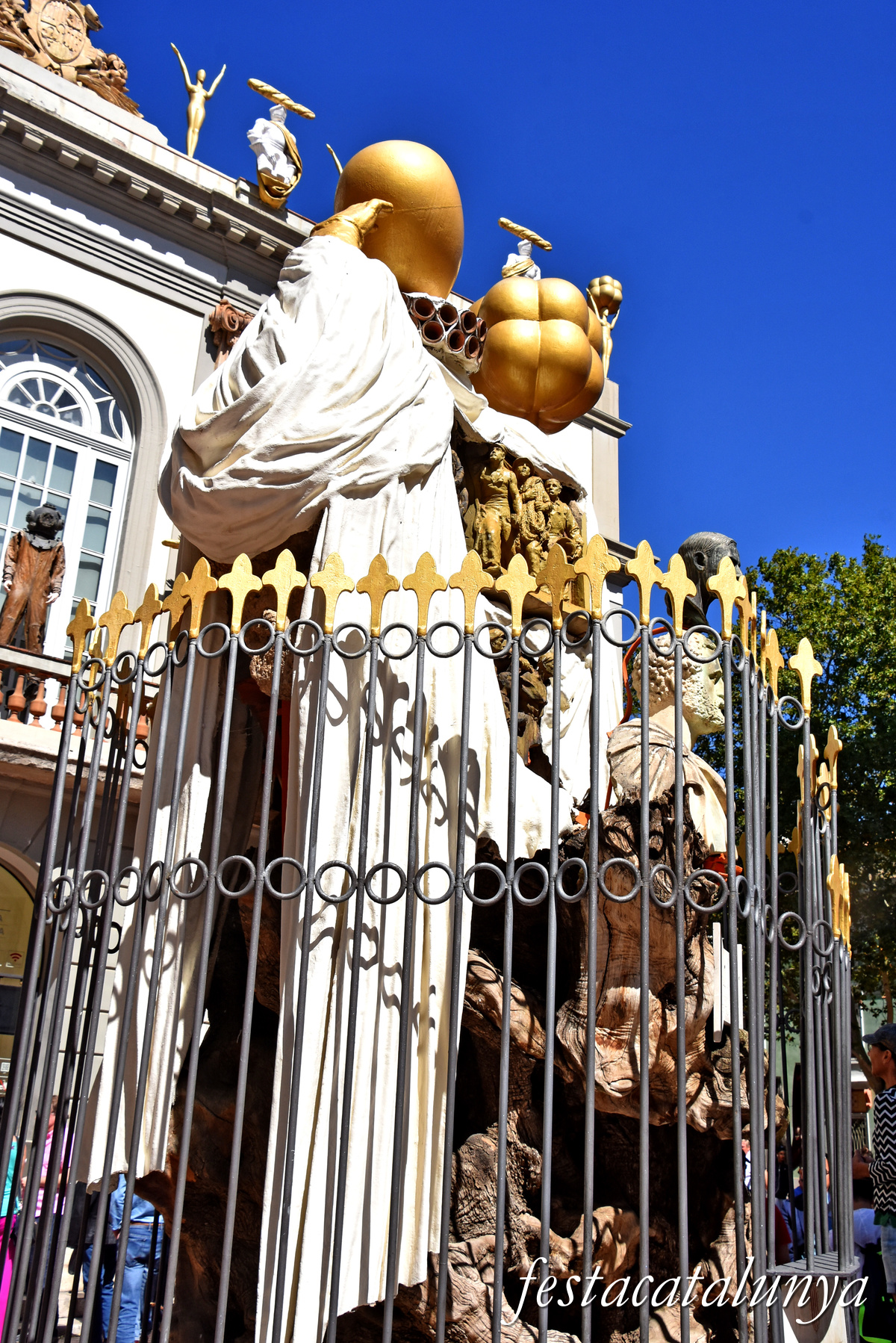Figueres - Monument a Francesc Pujols 