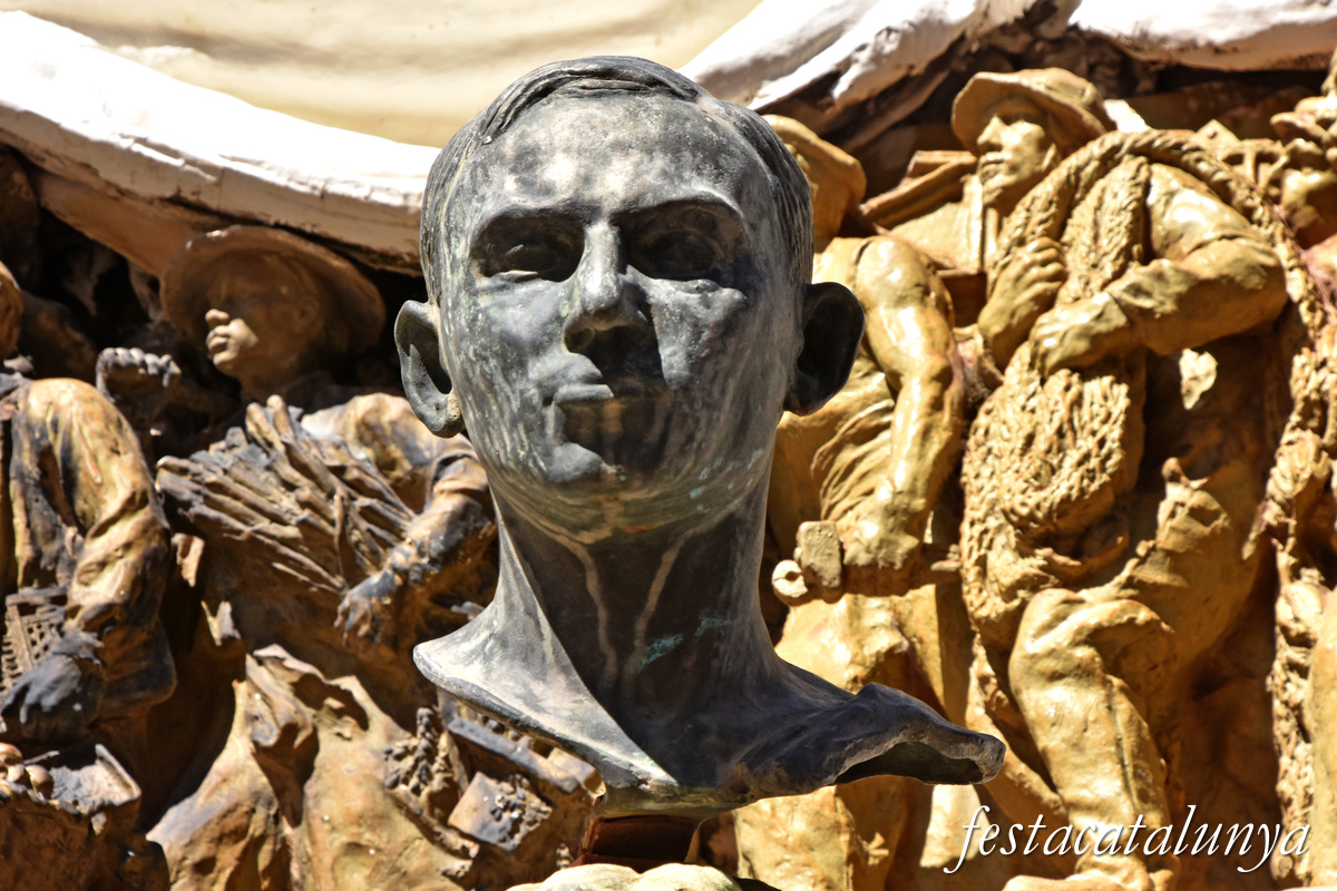 Monument a Francesc Pujols a Figueres ***