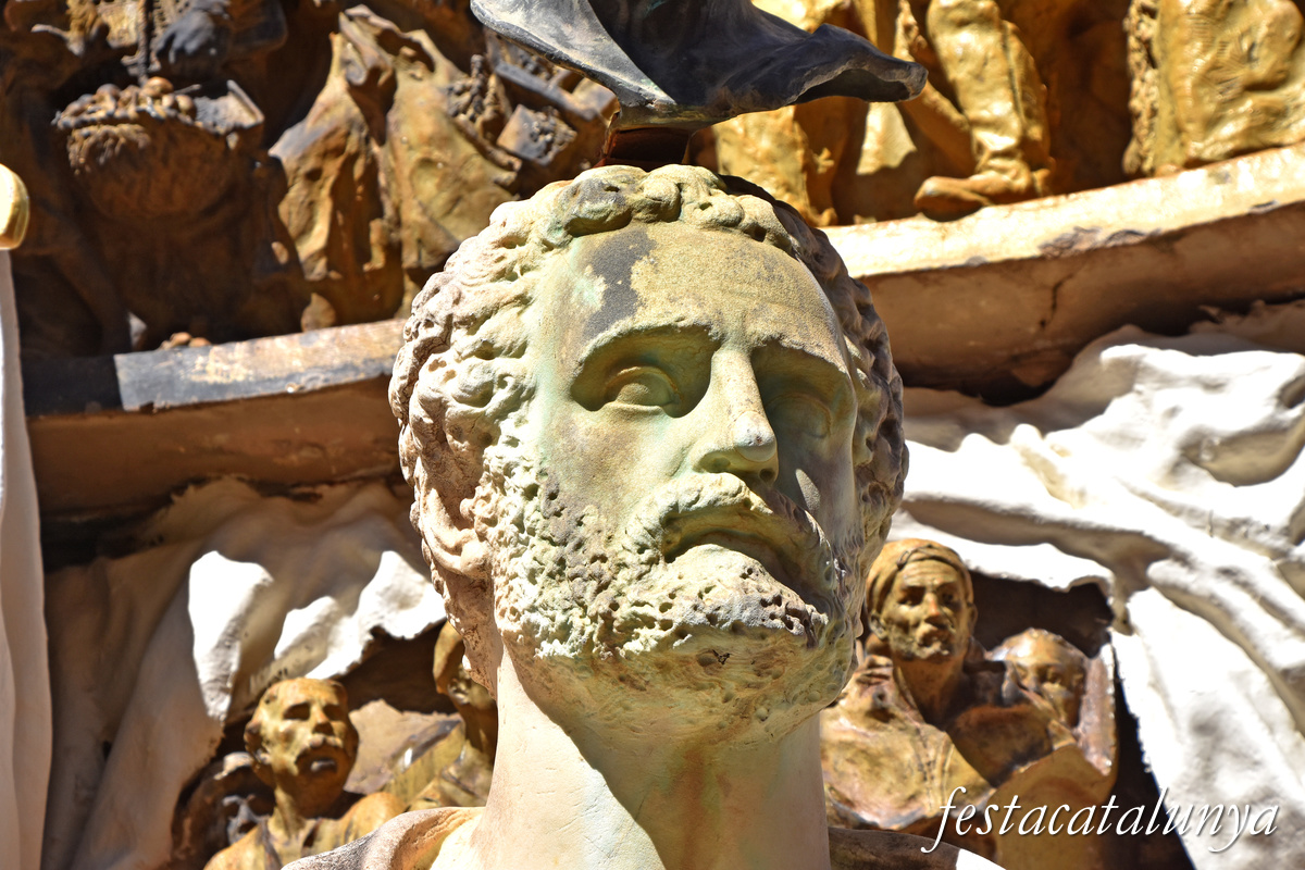 Figueres - Monument a Francesc Pujols