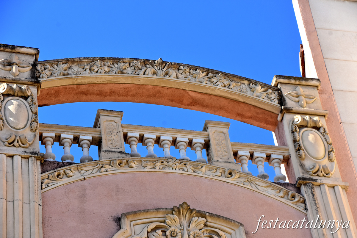 Figueres - Casa Cases o Xocolateria Pere Viñas