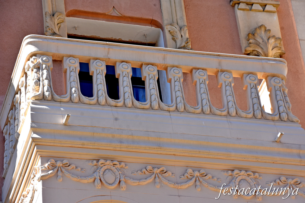 Figueres - Casa Cases o Xocolateria Pere Viñas 