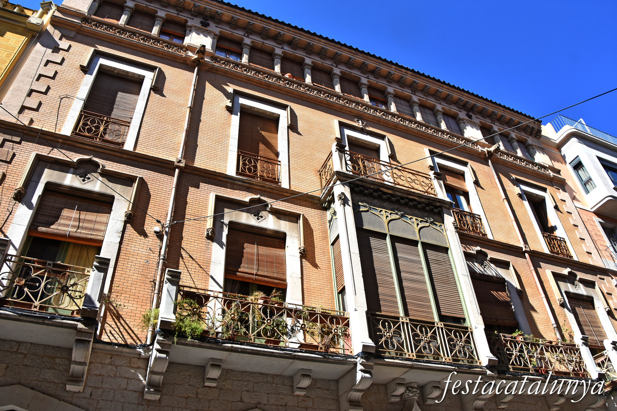 Figueres - Casa de Tomàs Roger Larrossa al carrer Moreria 