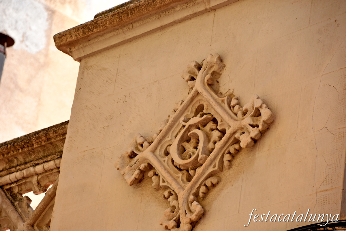 Figueres - Casa de Tomàs Roger Larrossa al carrer Moreria 