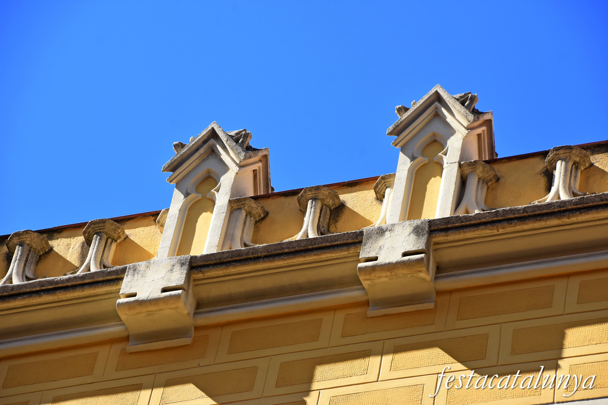 Figueres - Casa d'Albert Gruart al carrer Monturiol 