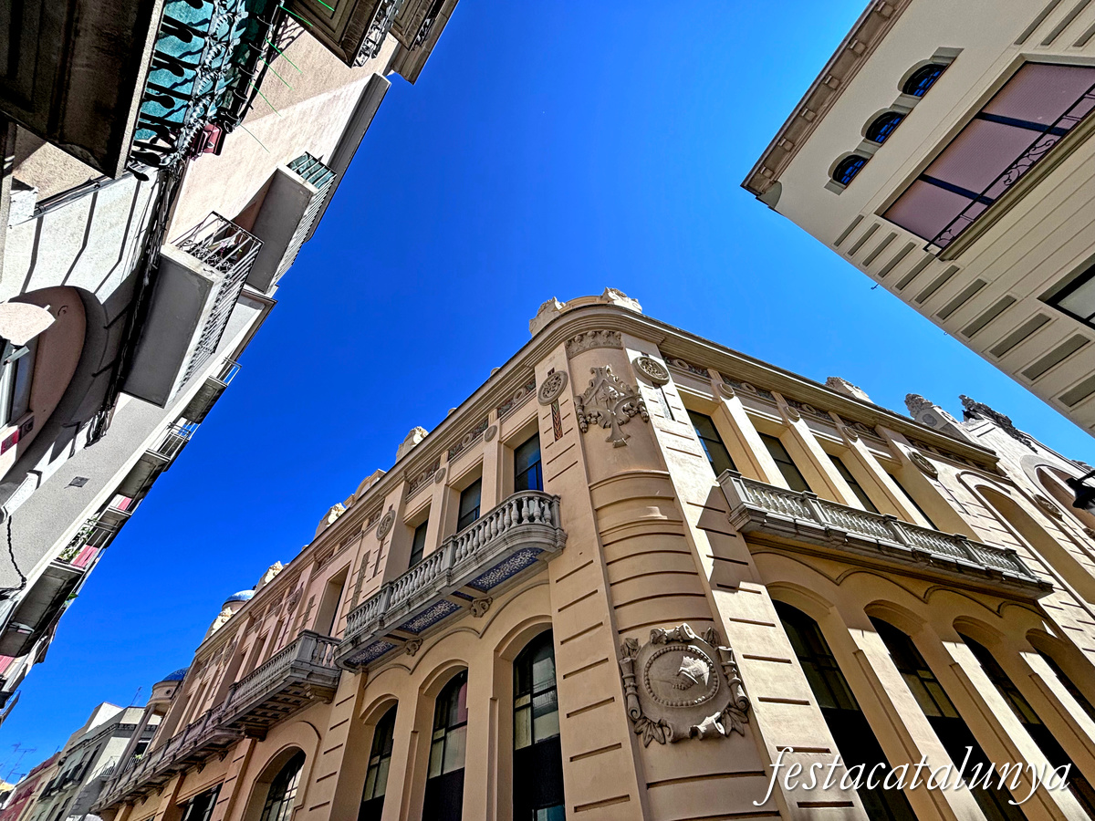 Figueres - Casino Menestral de Figueres al Carrer Ample