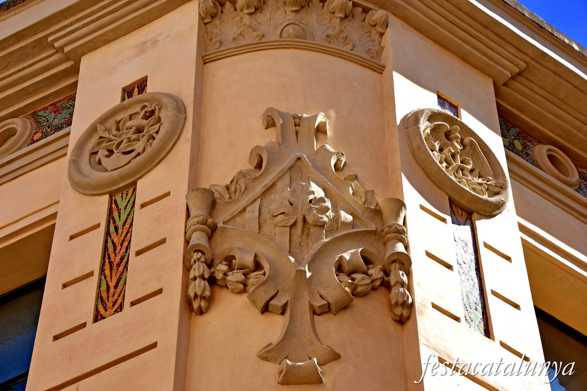 Figueres - Casino Menestral de Figueres al Carrer Ample 