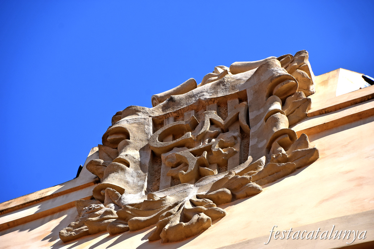 Figueres - Casino Menestral de Figueres al Carrer Ample