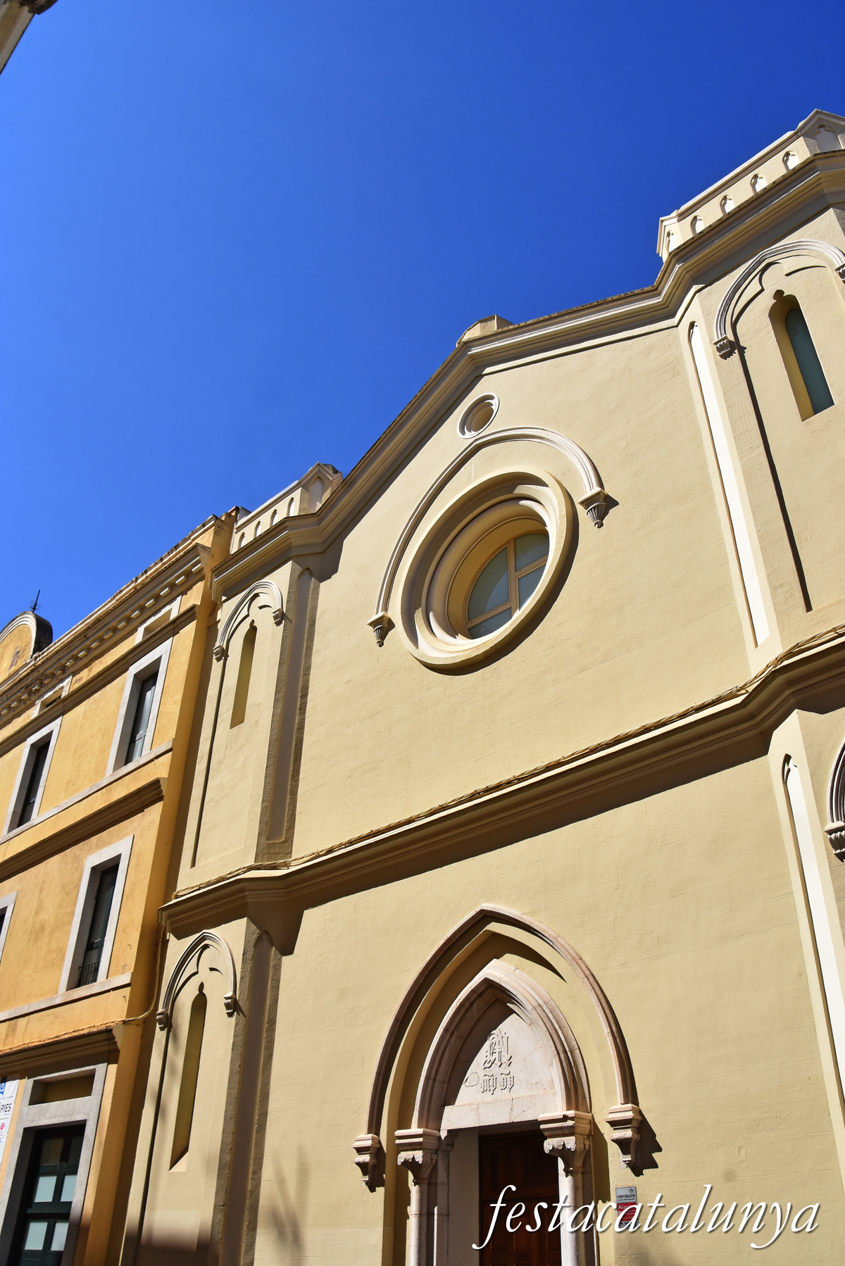 Figueres - Capella de les Escoles Pies al carrer Peralada 
