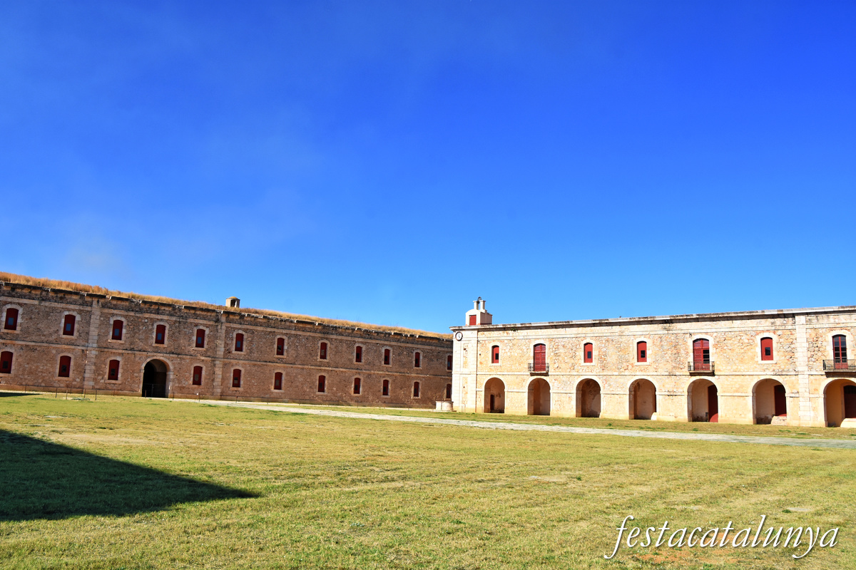 2.- El pati d'armes del Castell de Sant Ferran de Figueres