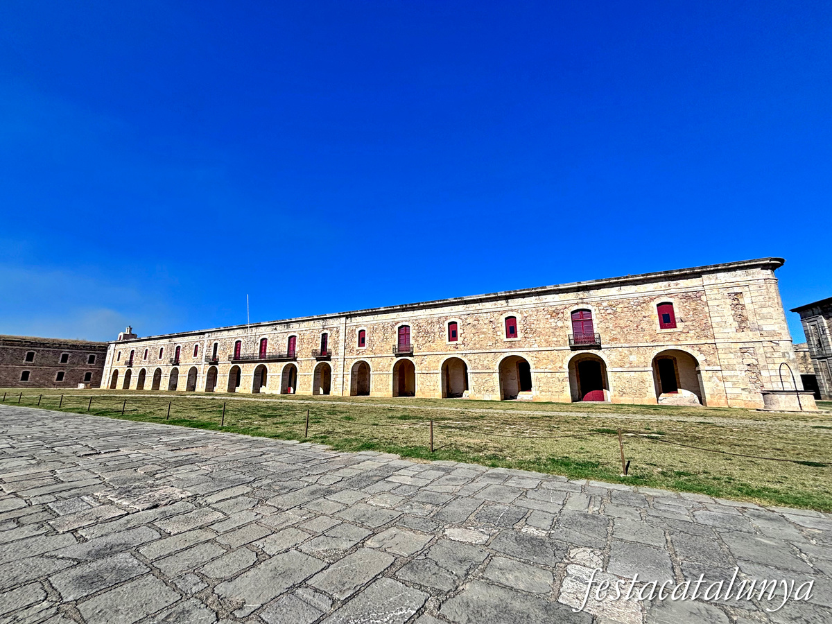 Figueres - El pati d'armes del Castell de Sant Ferran 