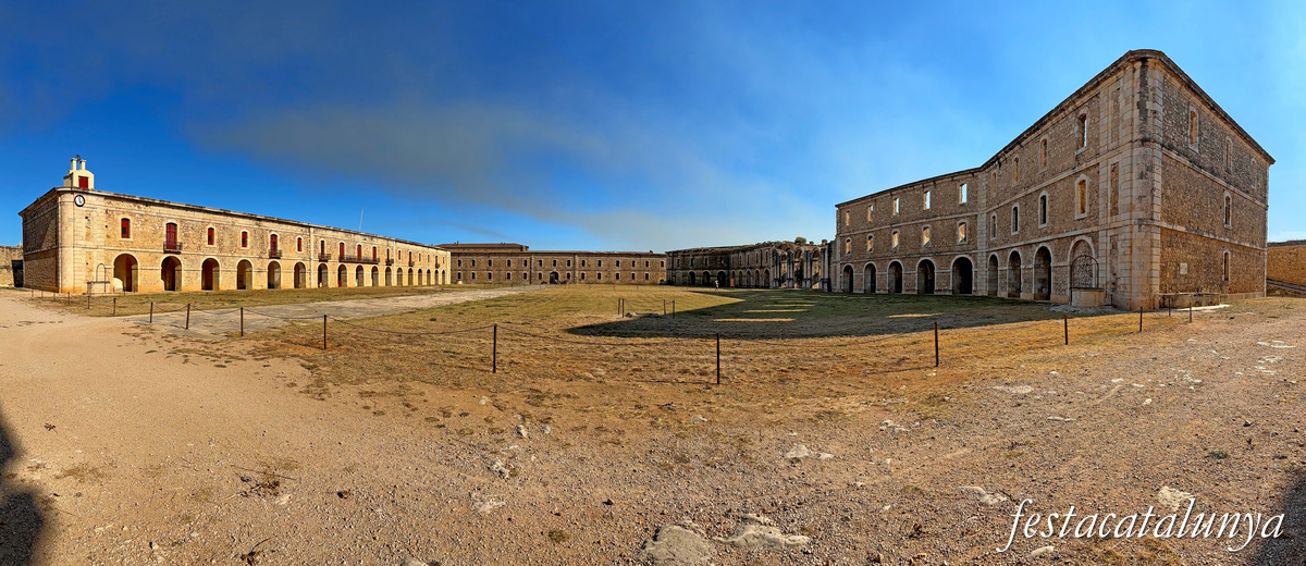 Figueres - El pati d'armes del Castell de Sant Ferran