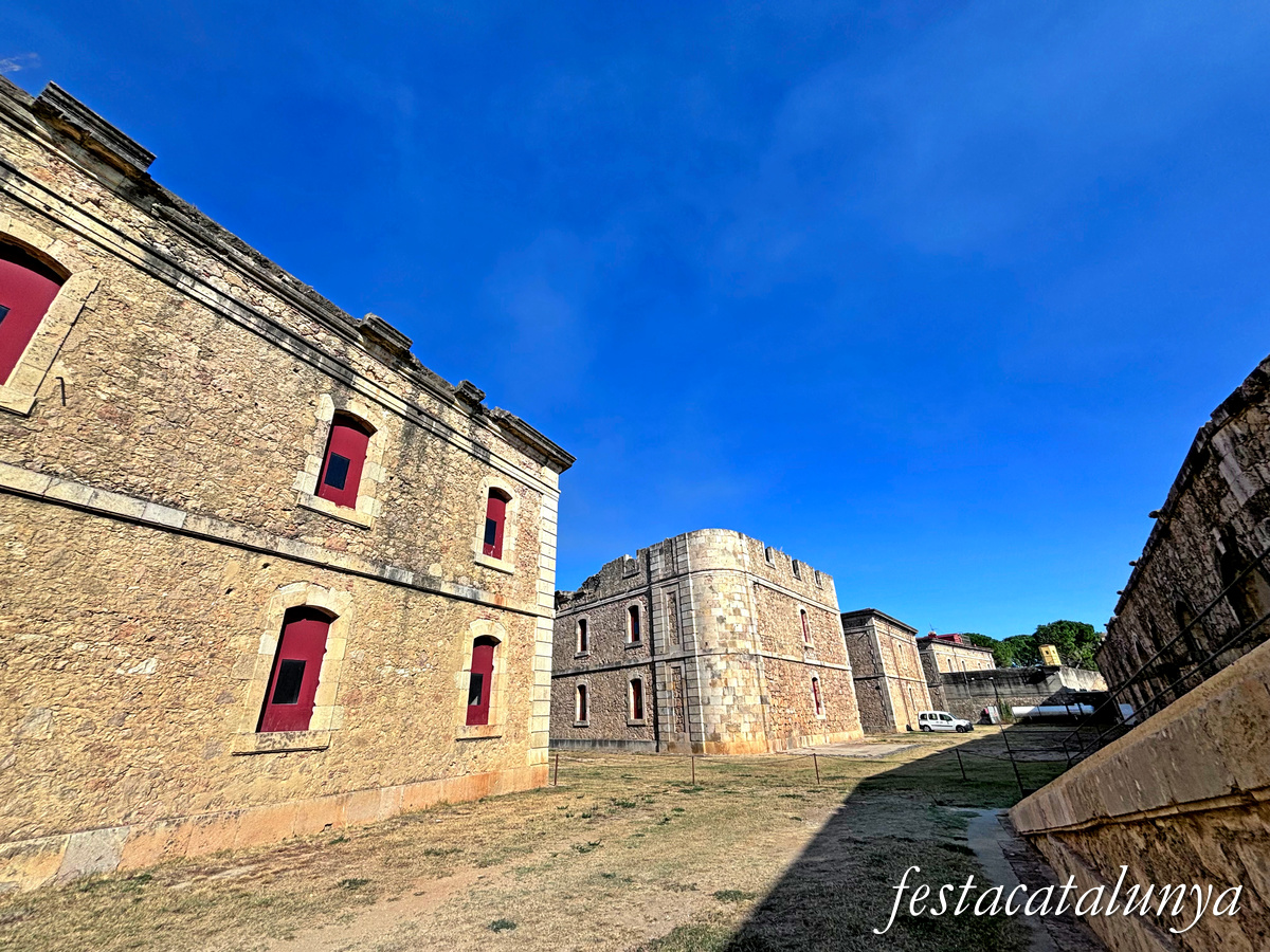 Figueres - Pavelló d'habitatges de l'oficialitat del Castell de Sant Ferran