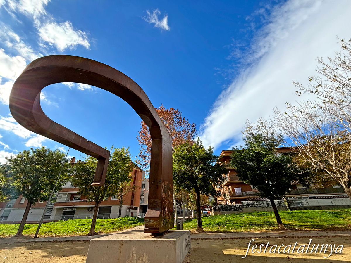 Pallejà - Escultura L'Abraçada 