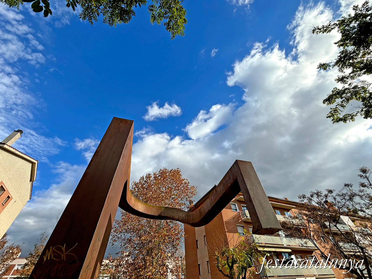 Pallejà - Escultura L'Abraçada 