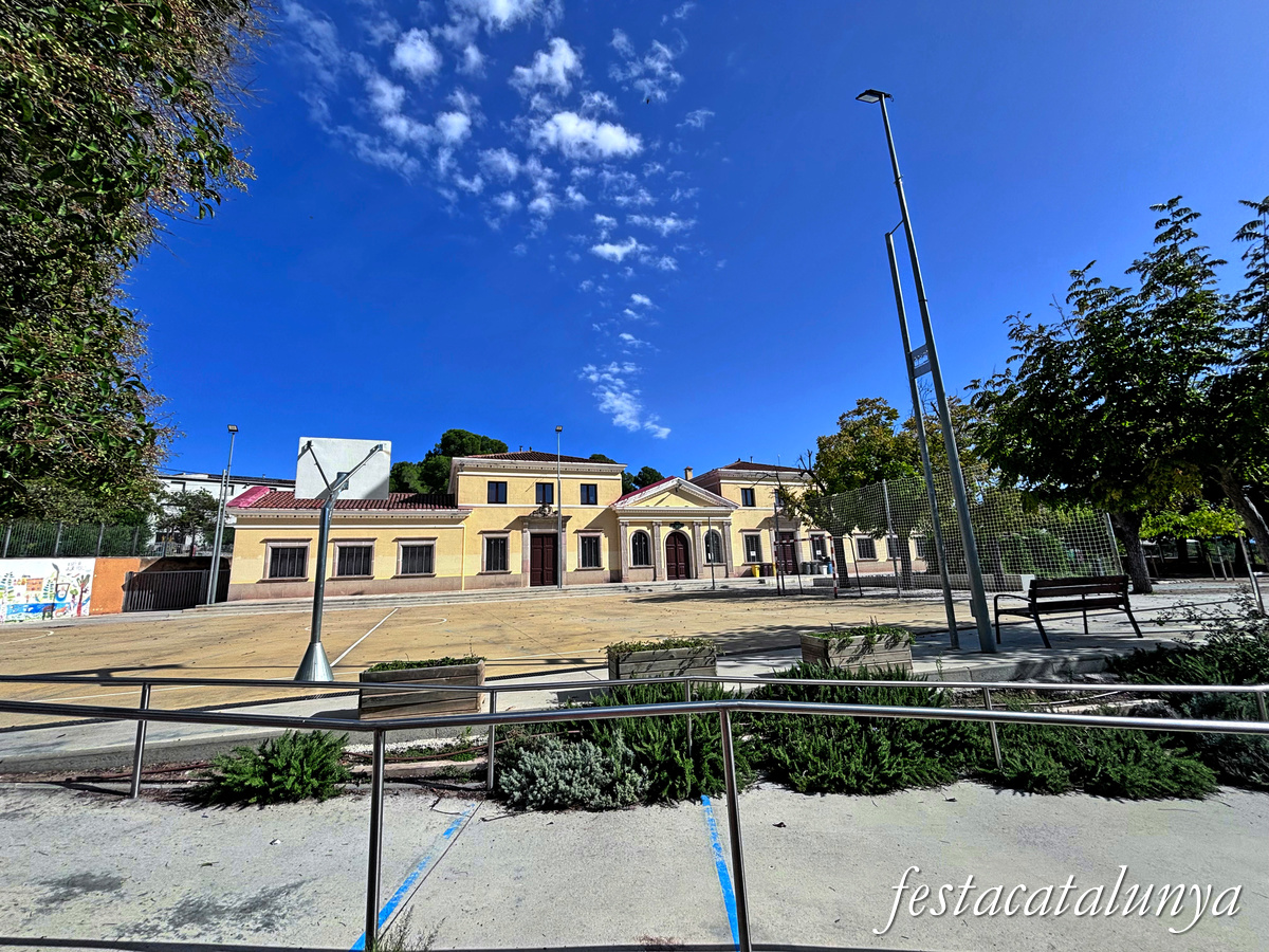 Torrelavit - Escoles de Joan i Jaume Ràfols 