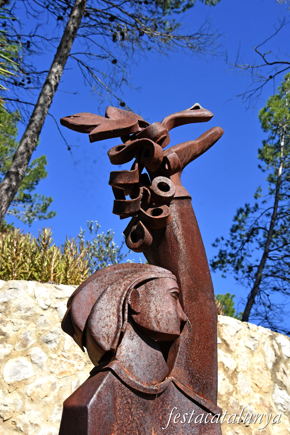 Torrelavit - Escultura Homenatge al raïm