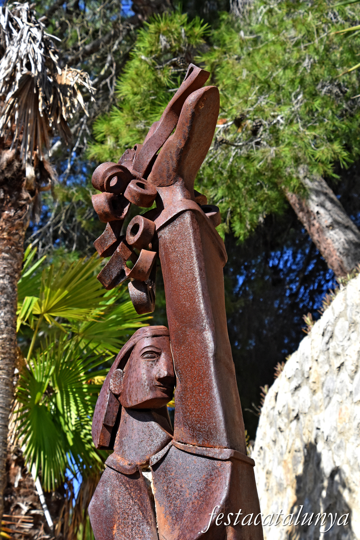 Torrelavit - Escultura Homenatge al raïm