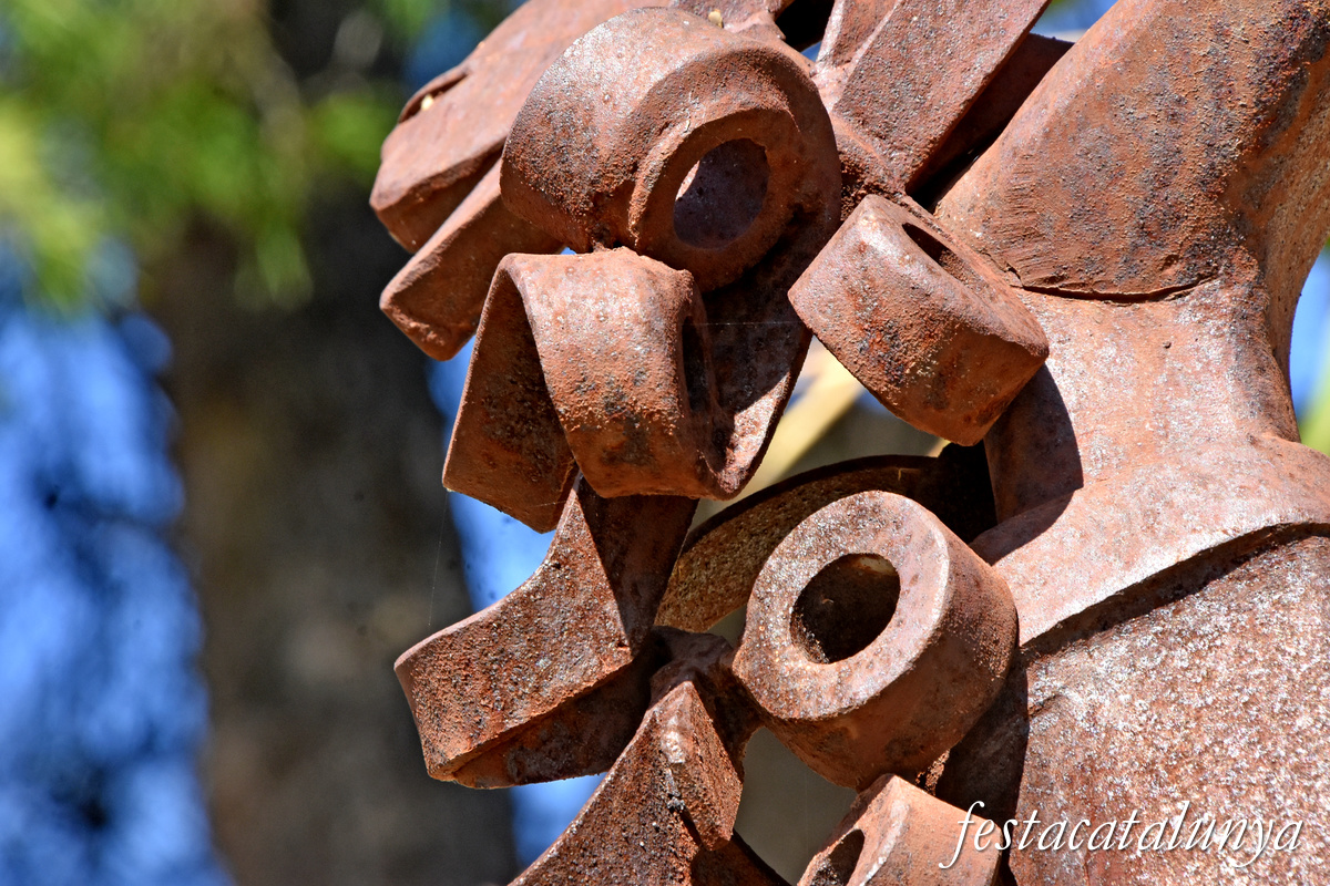 Torrelavit - Escultura Homenatge al raïm 