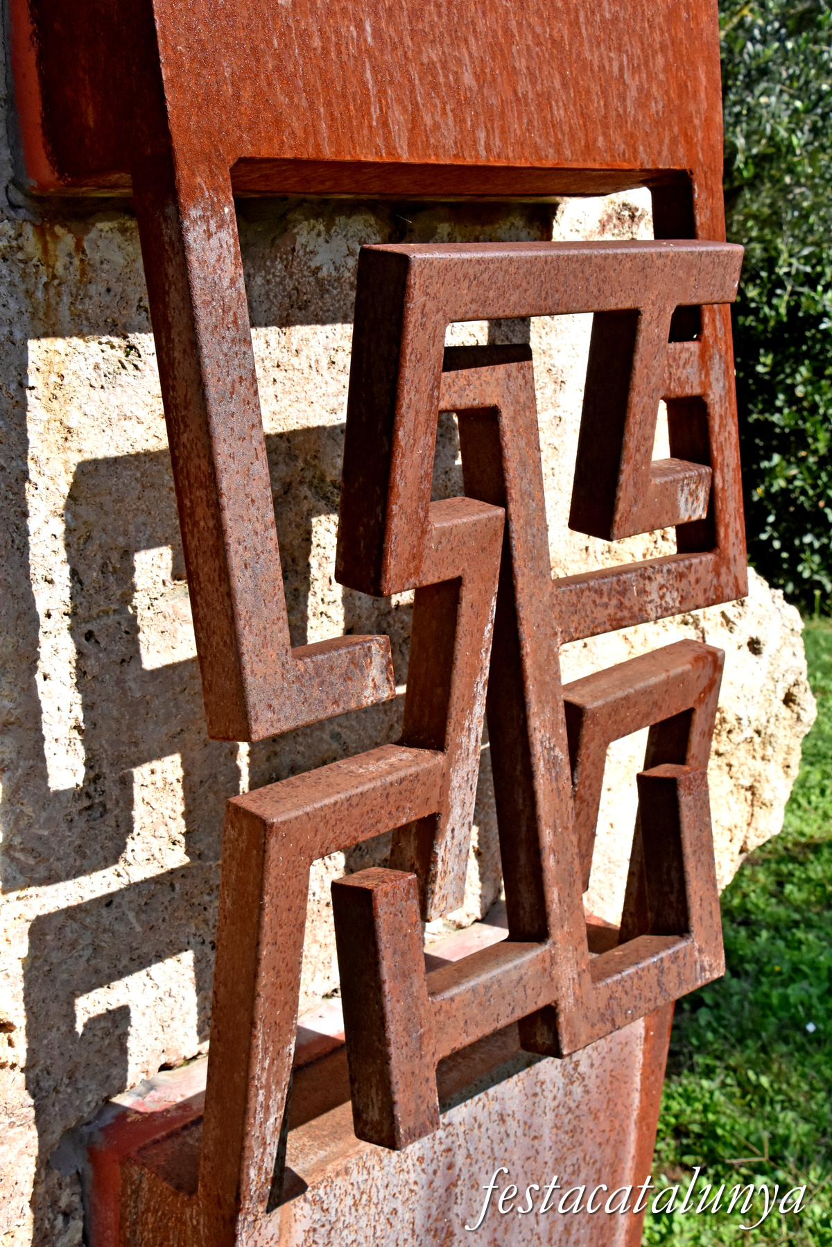 Torrelavit - Escultura El Laberinto