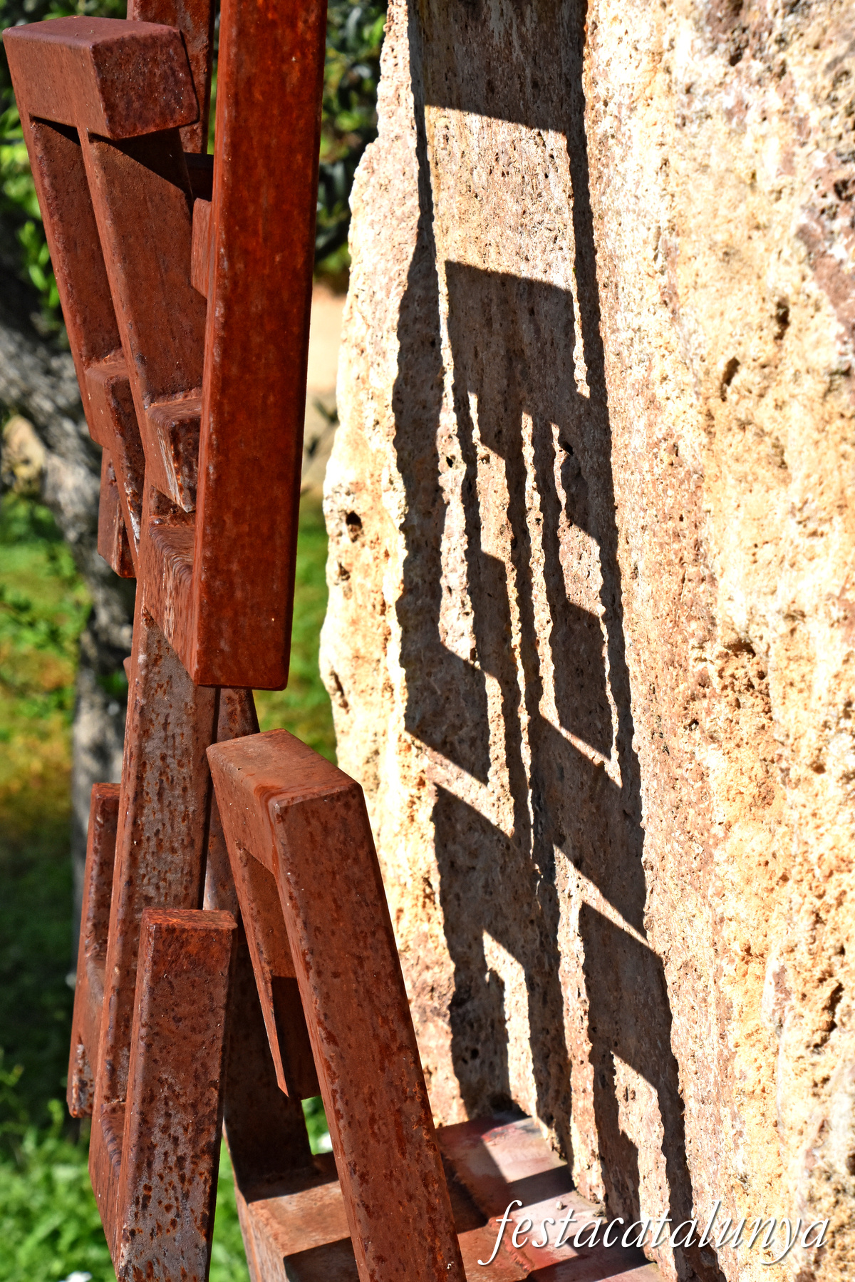 Torrelavit - Escultura El Laberinto 