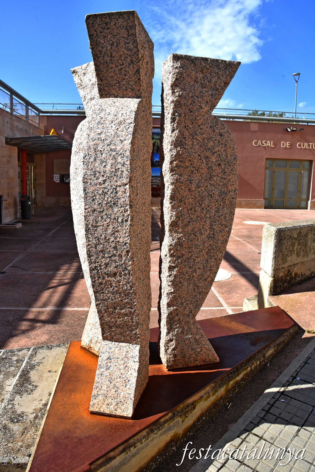 Torrelavit - Escultura El Desparpajo de los cuervos en los sueños 