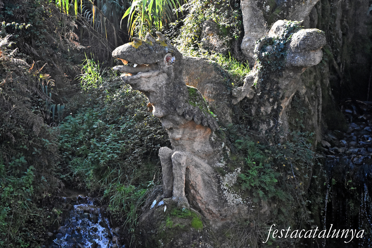 Bescanó - Central elèctrica modernista