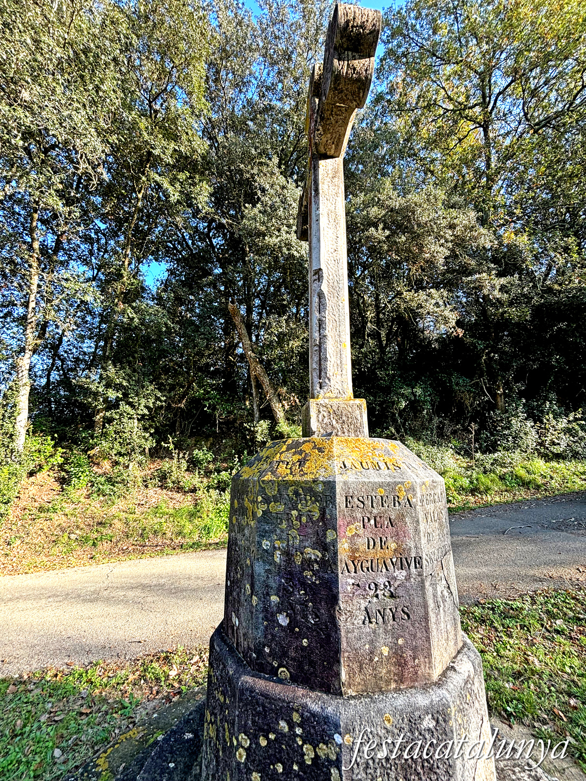 Bescanó - Creu dels carlins de Vilanna 